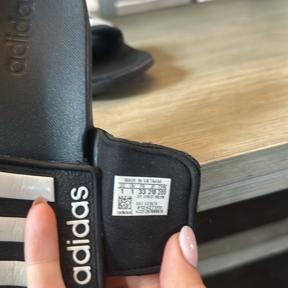 Kids adidas slides - Picture 4 of 4